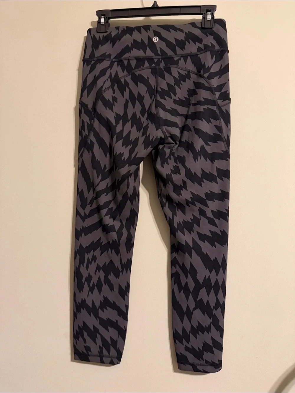 Lululemon Invigorate High-Rise Crop 23
